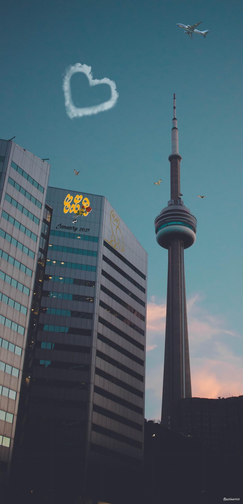 Самолет летит над городом с облаком в форме сердца (cn тауэр, cn tower, здание, небоскреб, дневное время)