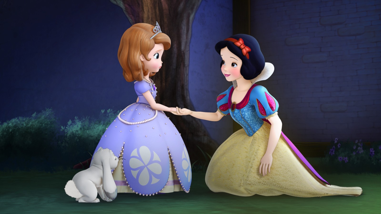 Un gros plan de deux femmes en robes discutant entre elles (sofia, blanche neige, snow white, princesse disney, cartoon)