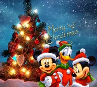 Personagens da Disney celebram um Feliz Natal perto da árvore