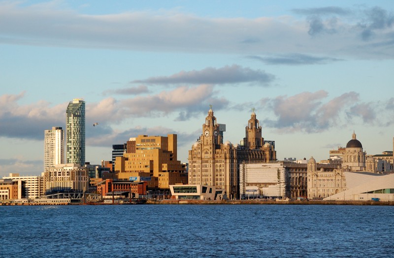 Арафли вид городского горизонта с водоемом (ливерпуль, liverpool, город, горизонт, городской пейзаж)