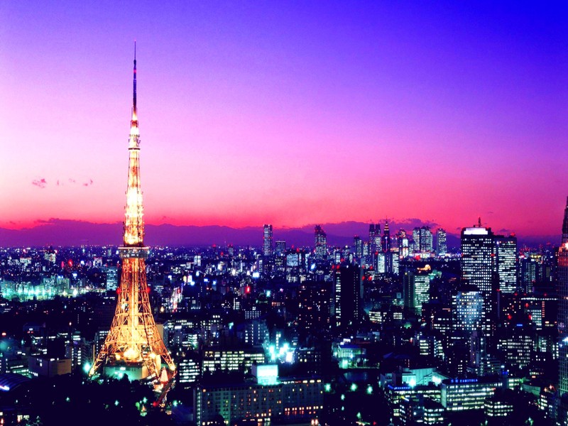 Панорамный вид на город ночью с освещенной башней (токийская башня, tokyo tower, городской пейзаж, город, городская территория)