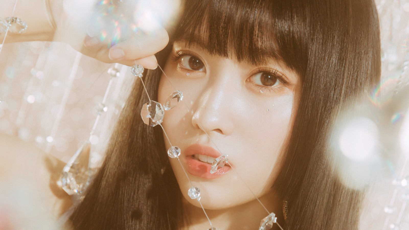 Une fille araffe avec un piercing au nez et un collier (twice kpop, 트와이스, k pop, kpop, momo)