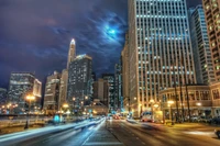 Paisagem noturna de Chicago: Um horizonte urbano dinâmico iluminado pela arquitetura moderna