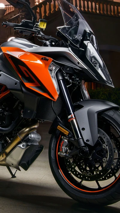 KTM 1300 Superbike: Entfaltung von Kraft und Präzision