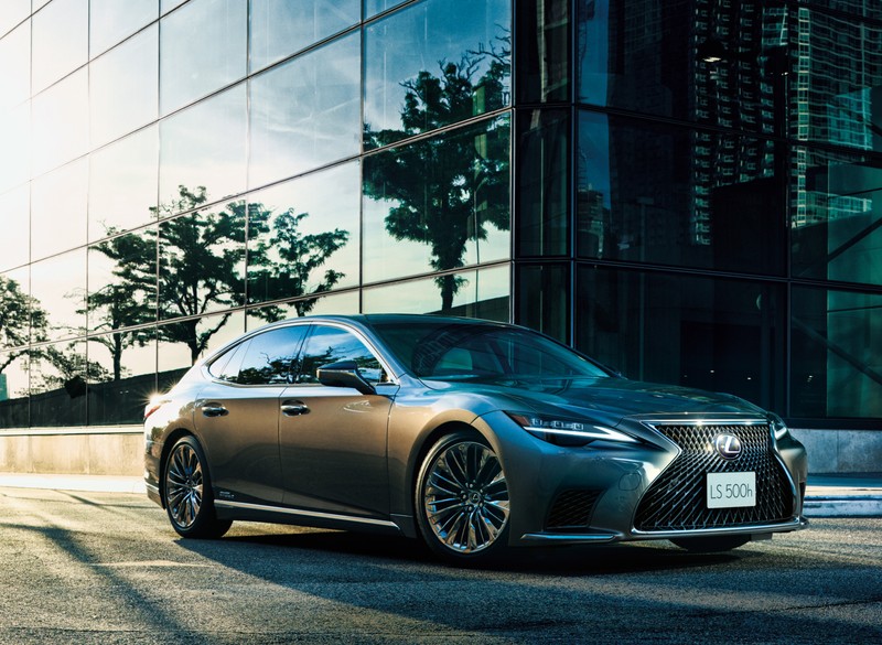 2021 lexus припаркован перед зданием (лексус ls 500h, lexus ls 500h, 5k, 2021, машины)