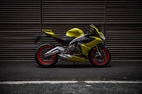 Aprilia RS 660 : Moto sportive audacieuse au design jaune et argent frappant