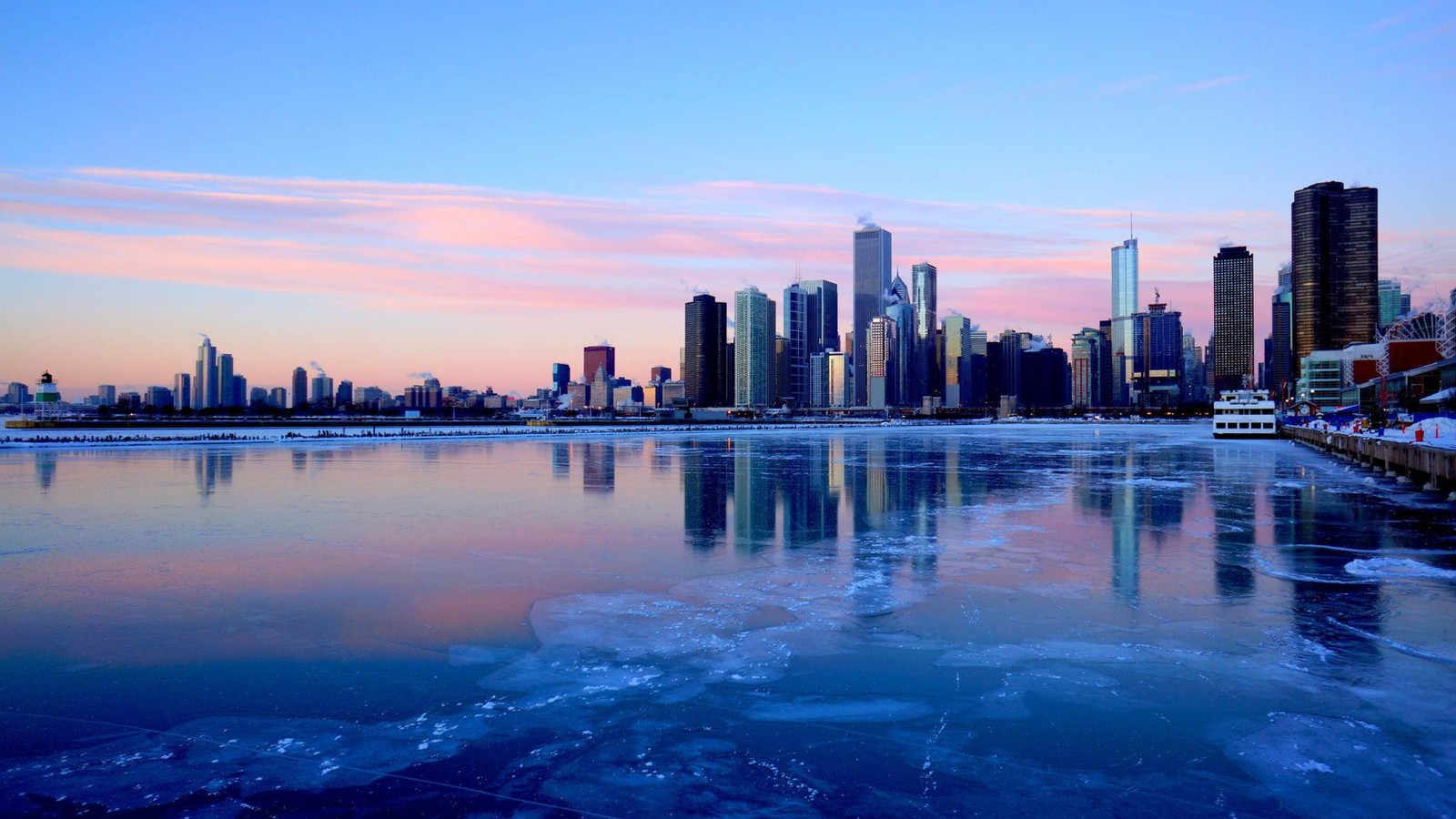 Uma vista árabe do horizonte da cidade com um lago congelado em primeiro plano (chicago, arranha céus, paisagem urbana, cidade, linha do horizonte)