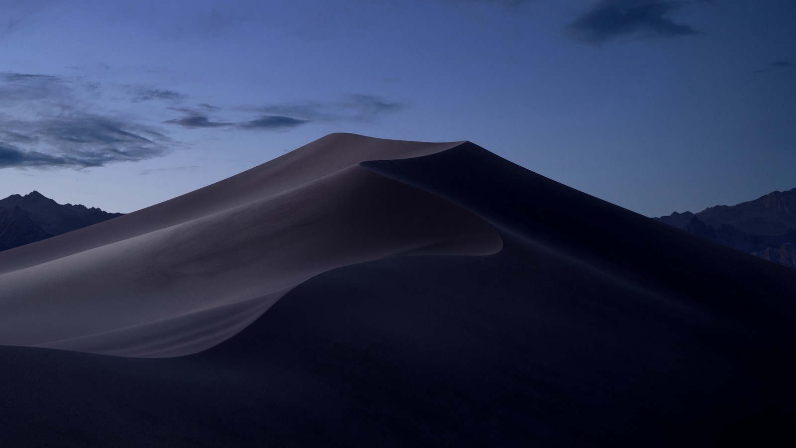 Une dune de sable dans le désert avec une montagne en arrière-plan (macbook, macbook pro, pomme, imac pro, macos mojave)