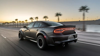 Dodge King: Elegante Abstimmung auf der offenen Straße bei Sonnenuntergang