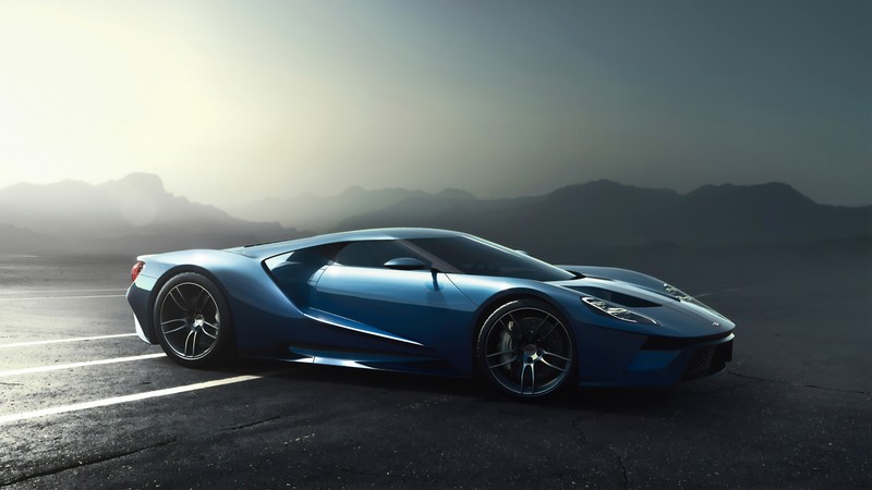 Синий спортивный автомобиль, припаркованный на стоянке под солнцем (ford gt, спортивный автомобиль, машины, форд gt40, ford gt40)