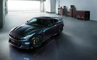 Nissan GT-R Track Edition: Удивительный спортивный автомобиль Nismo в стильной гаражной обстановке