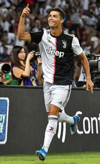 Cristiano Ronaldo comemorando um gol com o uniforme da Juventus