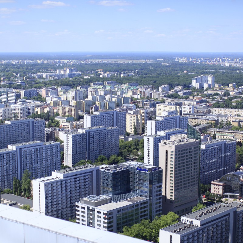 Вид сверху на город с множеством высоких зданий (ретро варшава360pl, retro warszawa360pl, варшава, warszawa)