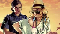 Stylische Frau in Sonnenbrille und Offizier in einer Sonnenuntergangsszene aus Grand Theft Auto