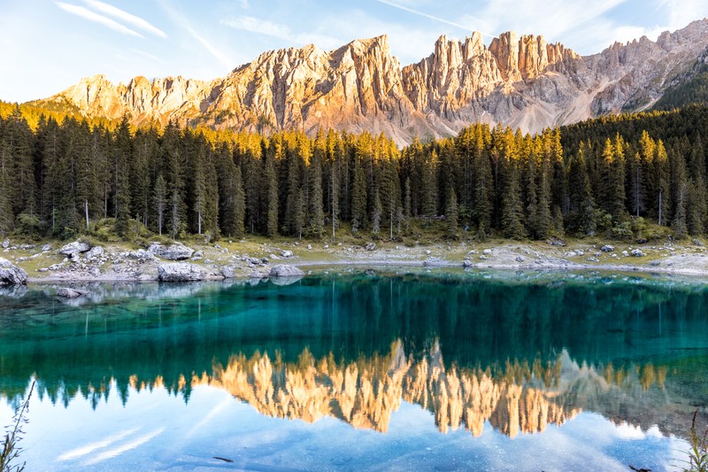 Крупный план озера с горой на заднем плане (доломиты, dolomites, гора, отражение, природный пейзаж)