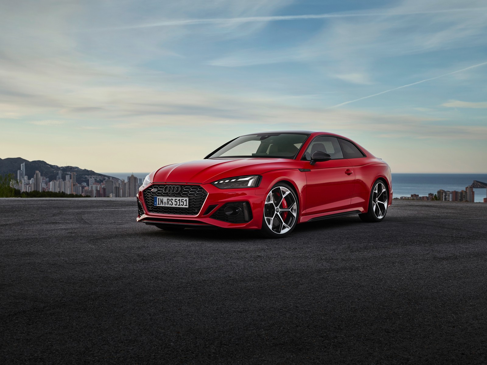 Der audi rs3 ist ein kompakter sportwagen mit sportlichem design (audi rs 5 coupé competition, 5k, 2022, autos, 4k hintergrund)