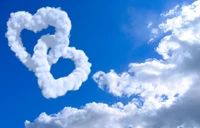 Corazones de nubes en un cielo azul: Un símbolo de amor y amistad