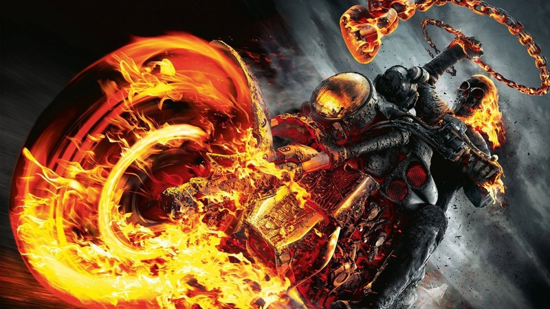 Мужчина едет на мотоцикле с пламенем сзади (призрачный гонщик, ghost rider, супергерои marvel, marvel superheroes, кино)