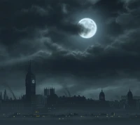 Torre del Big Ben bajo una luna llena en un paisaje urbano romántico