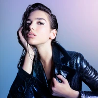 Dua Lipa: Retrato impressionante em estilo glamouroso