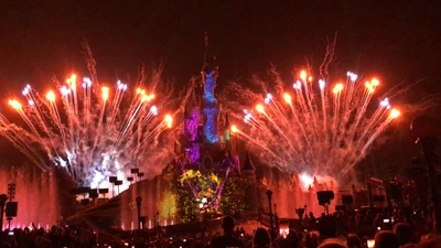 Feux d'artifice spectaculaires du Nouvel An à Disneyland : Une célébration magique de minuit