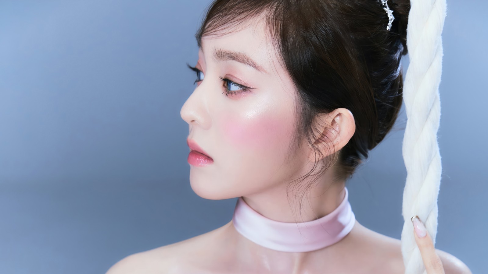 Primer plano de una mujer con un velo blanco en la cabeza (irene, 아이린, bae joo hyun, bae ju hyun, 배주현)