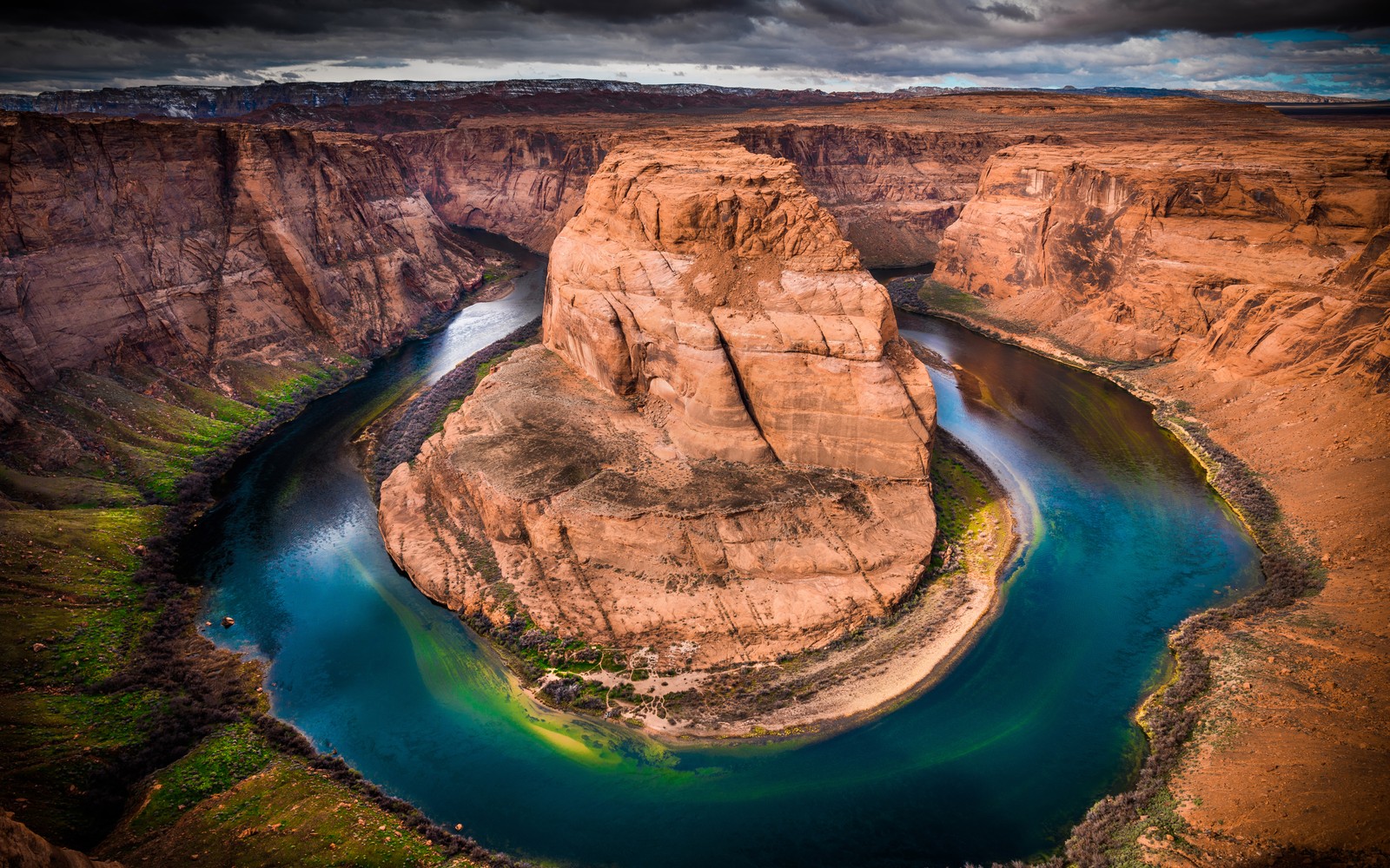 Uma vista de um cânion com um rio passando por ele (horseshoe bend, grand canyon, 8k, arizona, rio colorado)