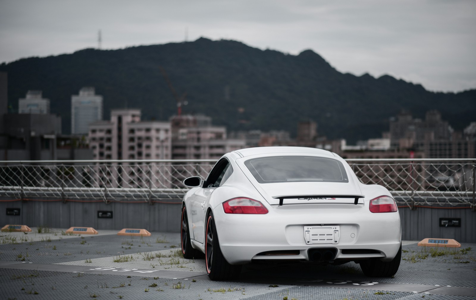 Arafed white sports car parked in a parking lot with a mountain in the background (sports car, car, porsche, porsche 911, white)