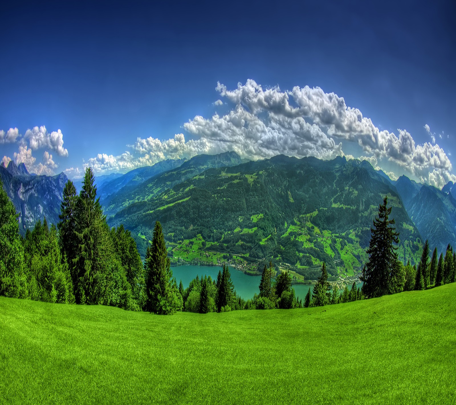 Téléchargez le fond d'écran nuage, herbe, vert, montagne, ciel