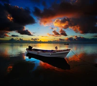 Bateau solitaire au crépuscule sur un lac tranquille