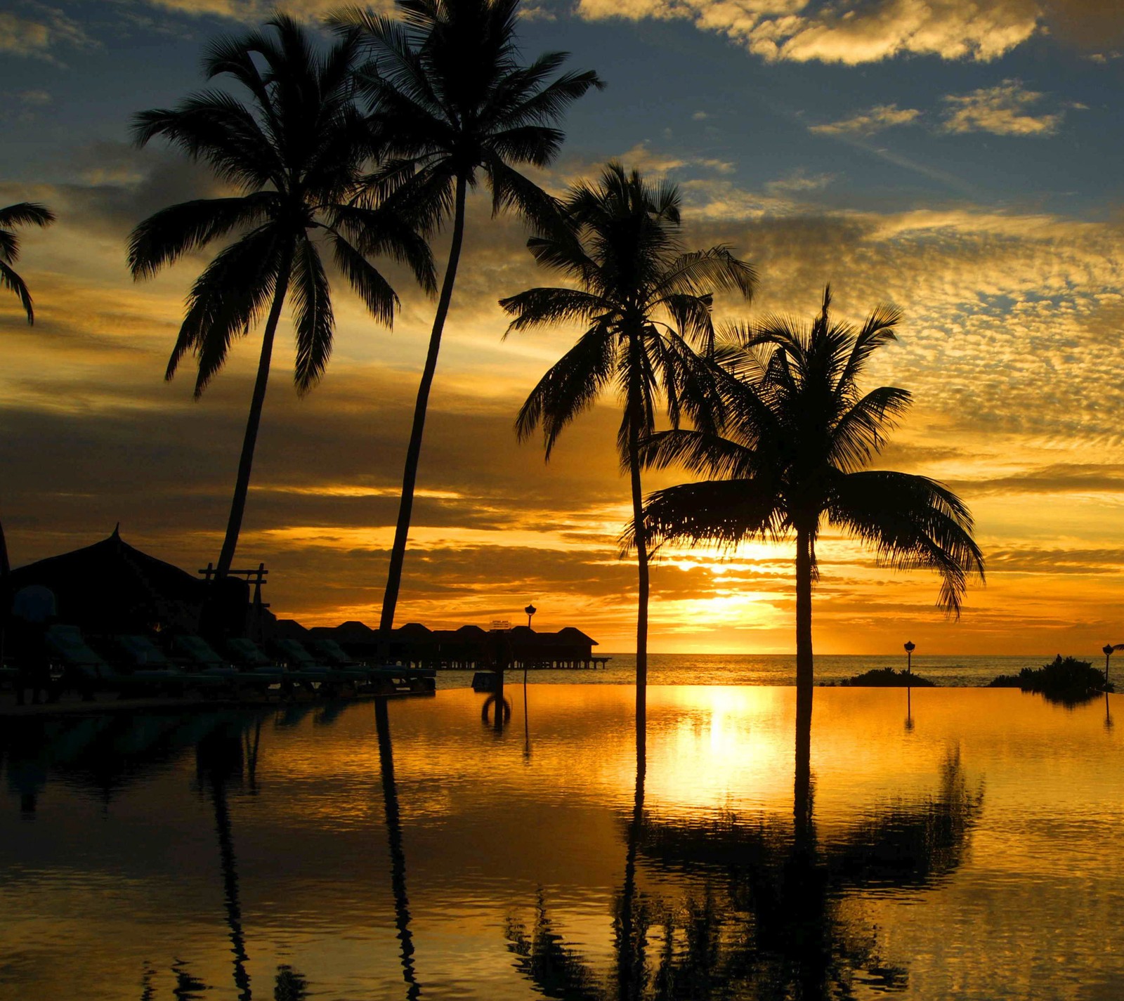 Lade sonnenuntergang, tropisch, tropischer strand, tropical beach sunset Hintergrund herunter