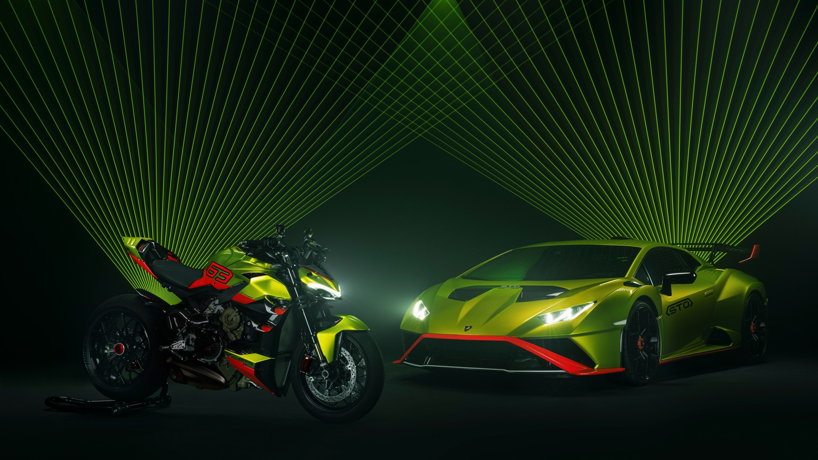 Um close-up de duas motocicletas estacionadas uma ao lado da outra (lamborghini huracán sto, ducati streetfighter v4 lamborghini, motos esportivas, 2022, 5k)