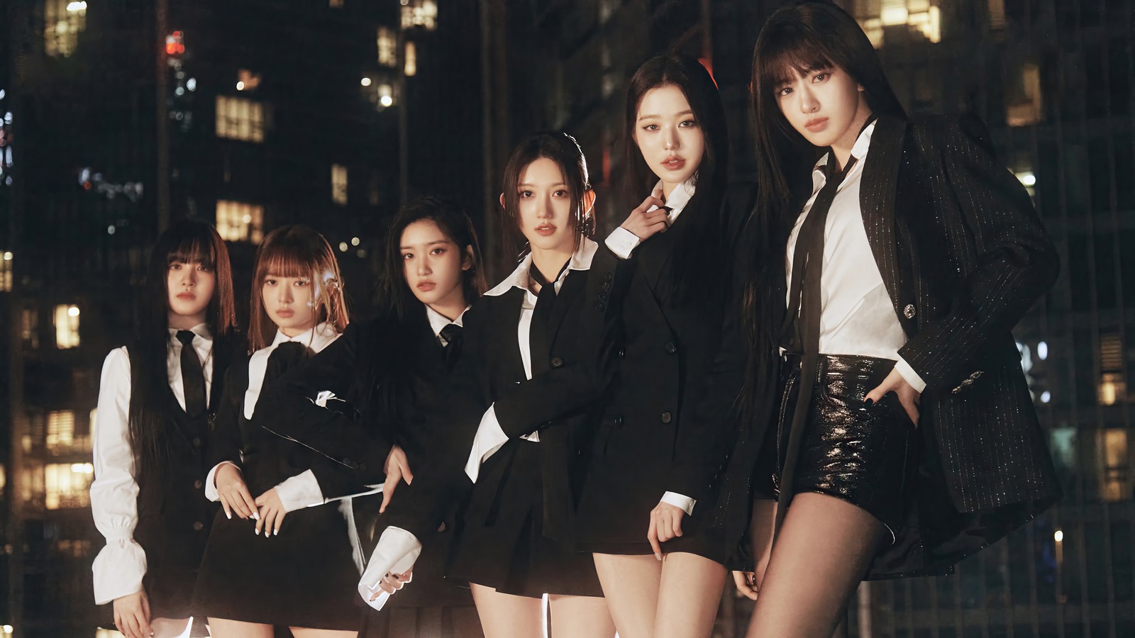 Gros plan d'un groupe de jeunes femmes en uniforme scolaire (ive, je suis, 아이브, kpop, coréen)