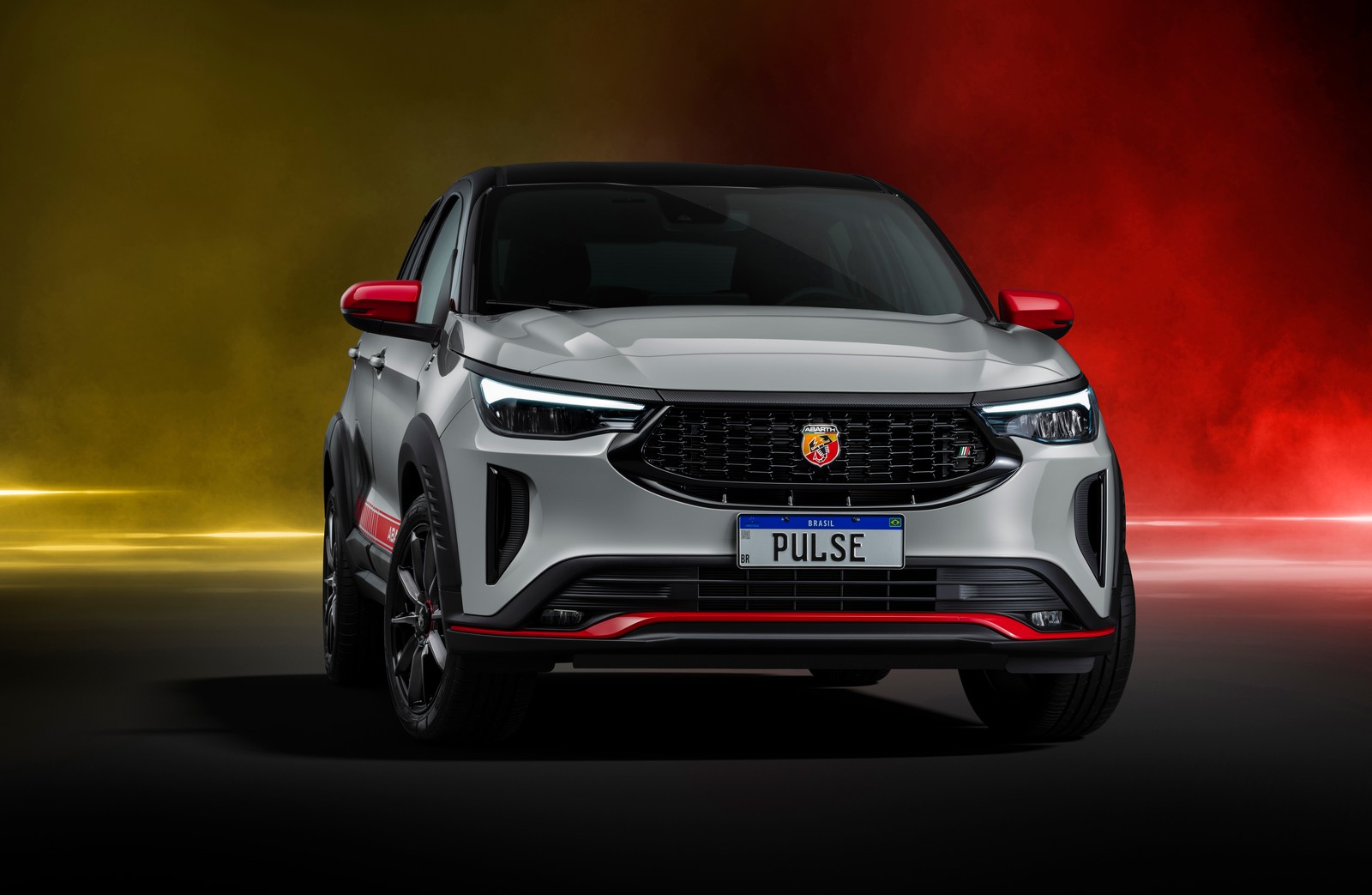 Die front eines silbernen suvs mit roten lichtern (fiat pulse abarth, 2022, 5k, 8k, autos)