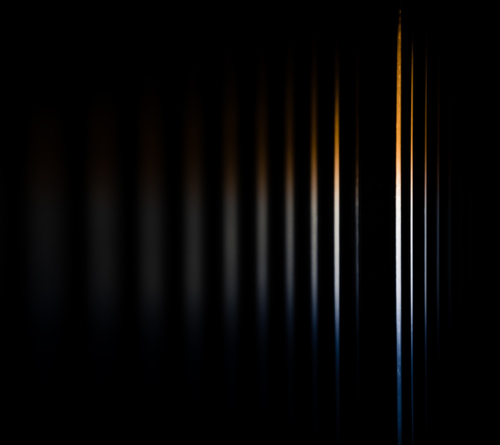 Arafed image of a black background with a line of light (light, rays)