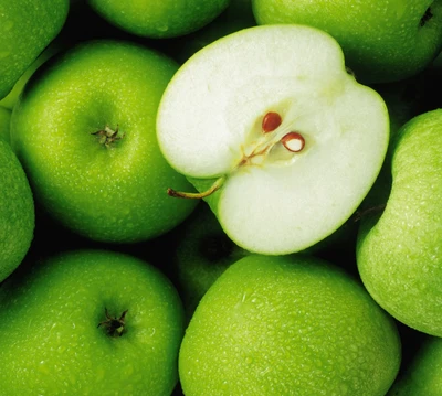 Frische grüne Äpfel: Ein gesundes Vergnügen der Natur