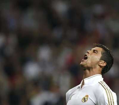 Cristiano Ronaldo comemorando um gol pelo Real Madrid