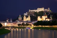 Reflexões noturnas sobre o horizonte histórico de Salzburgo