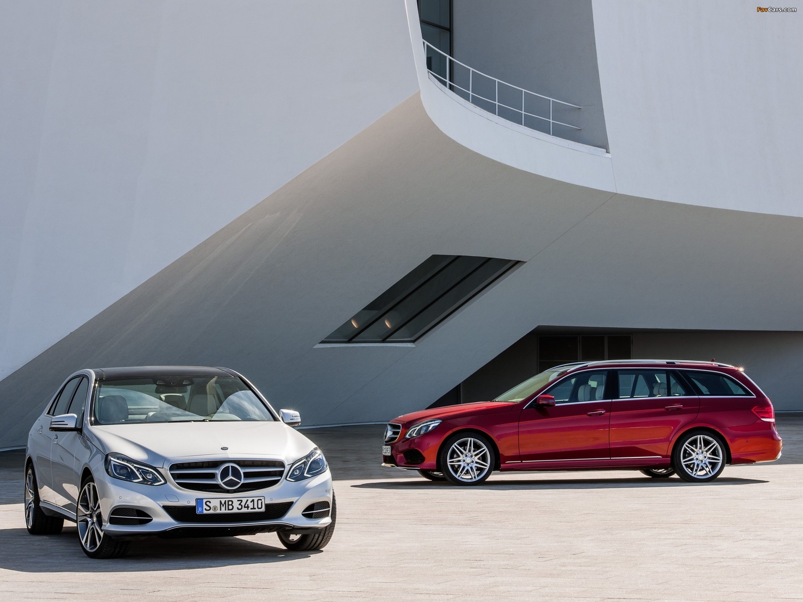 Two mercedes models parked in front of a building (mercedes benz e class, car, mercedes benz, personal luxury car, station wagon)