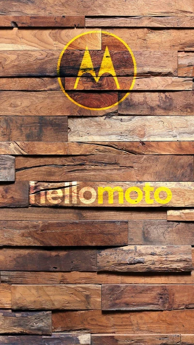 Logotipo Hello Moto em fundo de madeira rústica