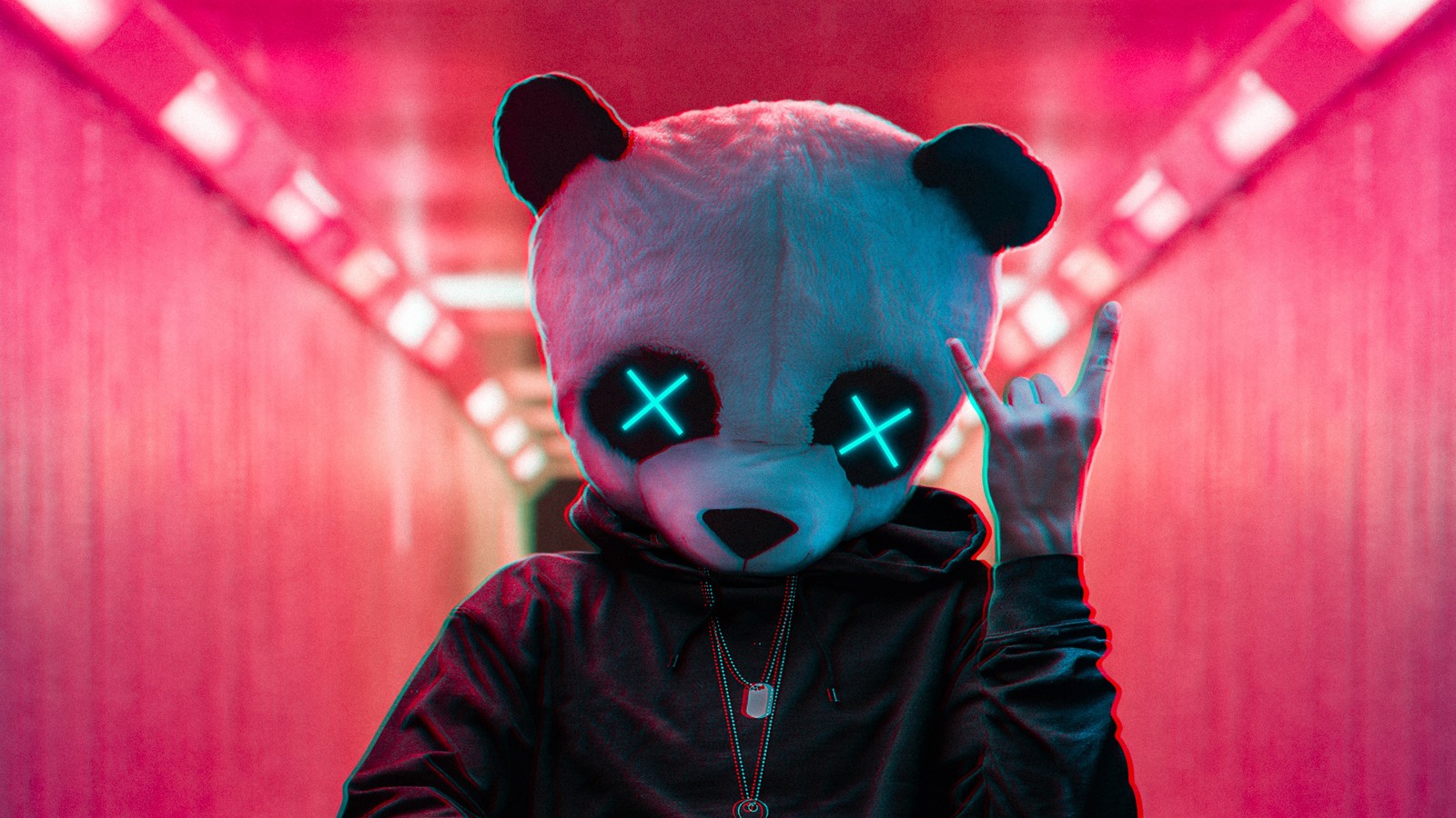 Panda arafed avec des yeux brillants et un sweat à capuche (rose, rouge, magenta, museau, textile)