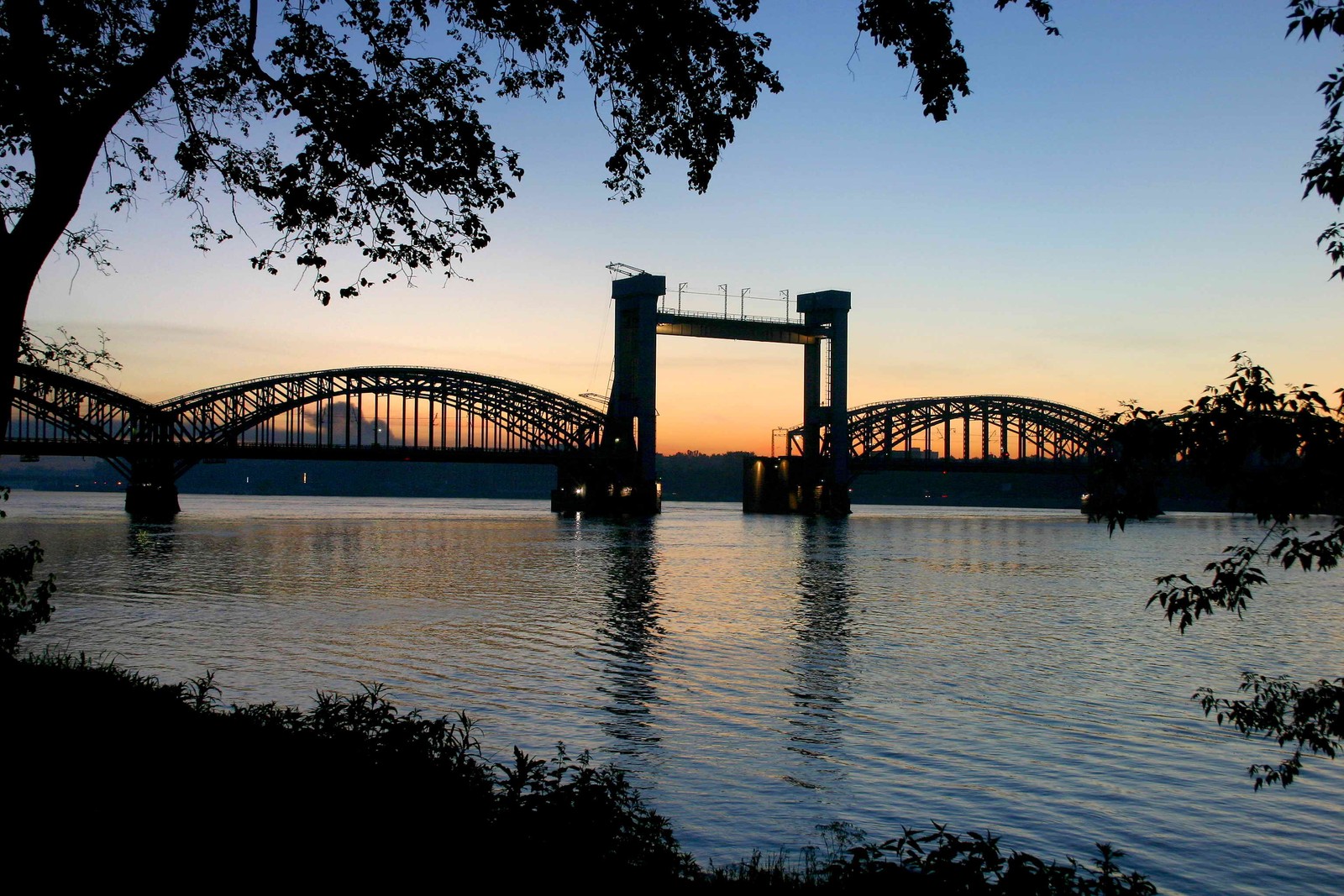 Baixar papel de parede reflexo, por do sol, ponte, ponte arqueada, água