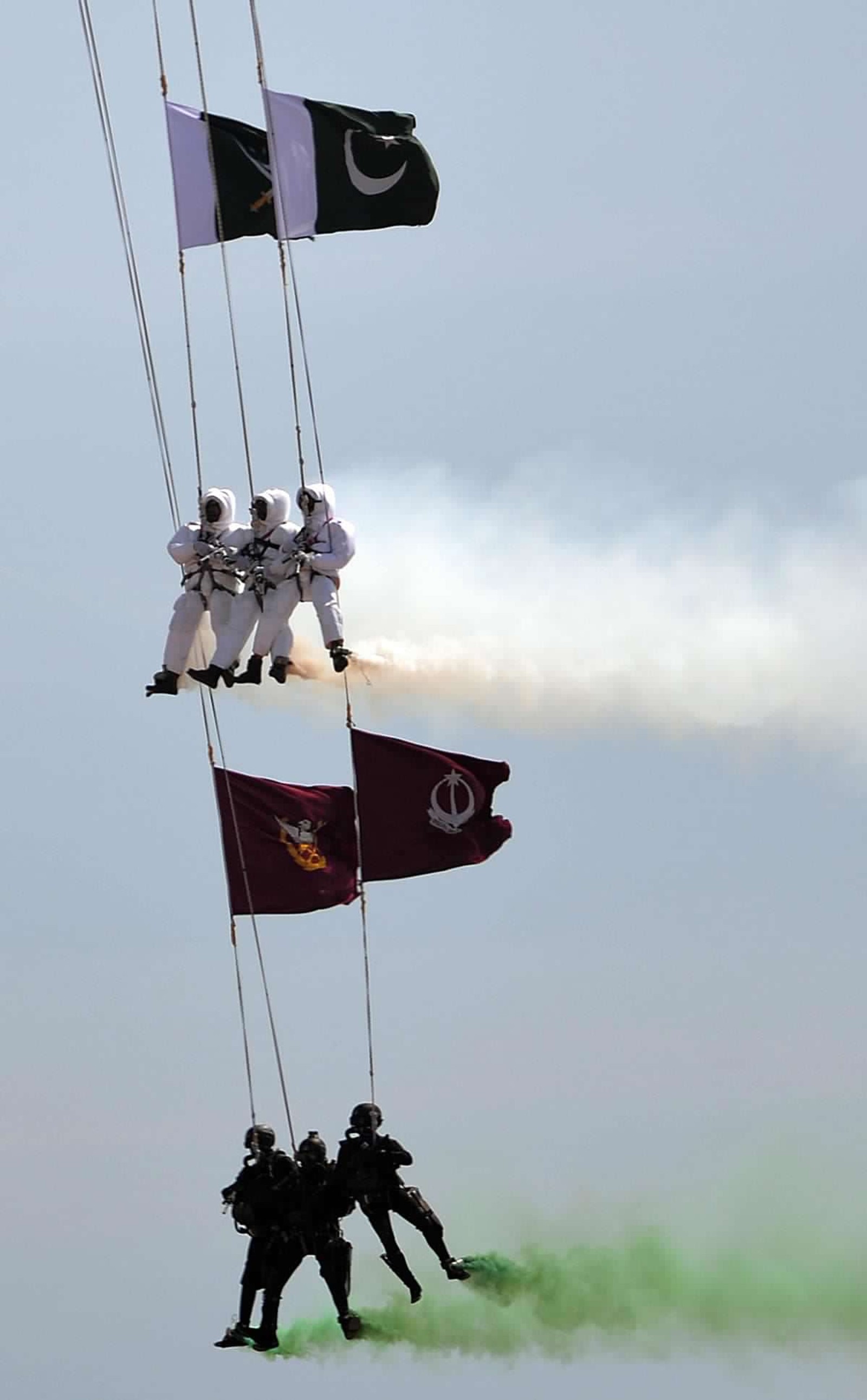 Descargar fondo de pantalla ejército, banderas, fuerza, helicóptero, ejército paquistaní