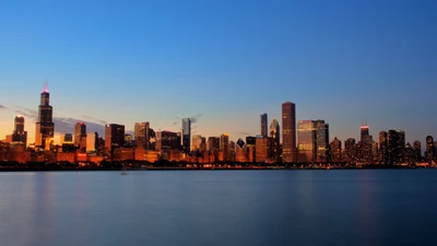 Skyline de Chicago au crépuscule : Un reflet de ville époustouflant