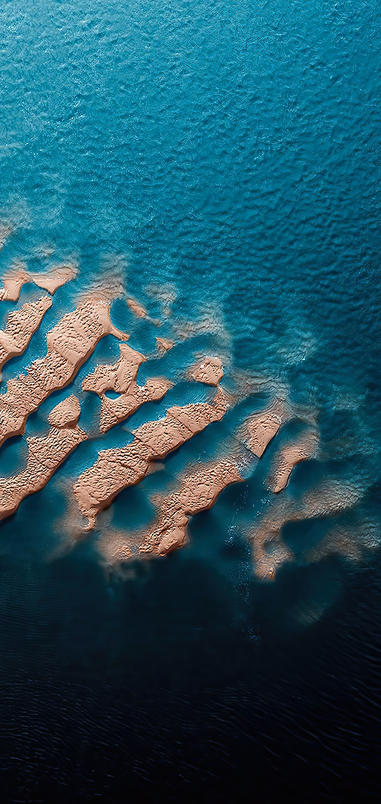 Arabische sicht auf ein wasserbecken mit sand und wasser (meer, wasser, wasserressourcen, meeresbiologie, azurblau)