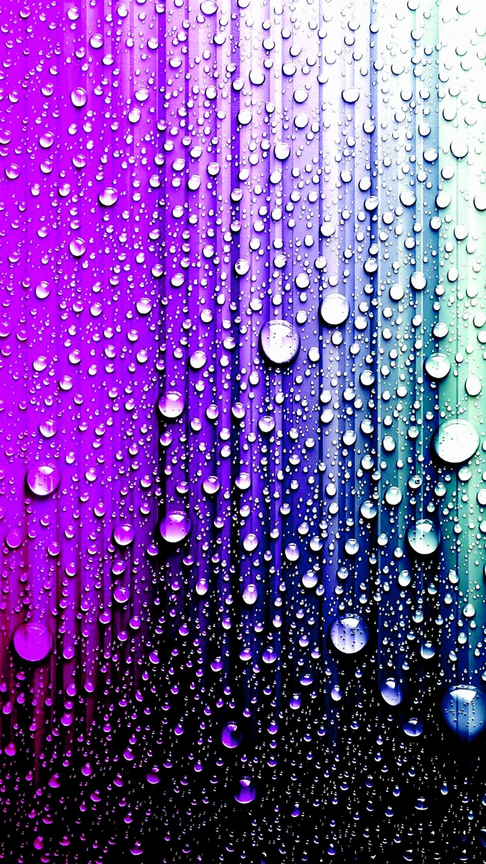 Un primer plano de un fondo de colores arcoíris con gotas de agua (gota, agua)