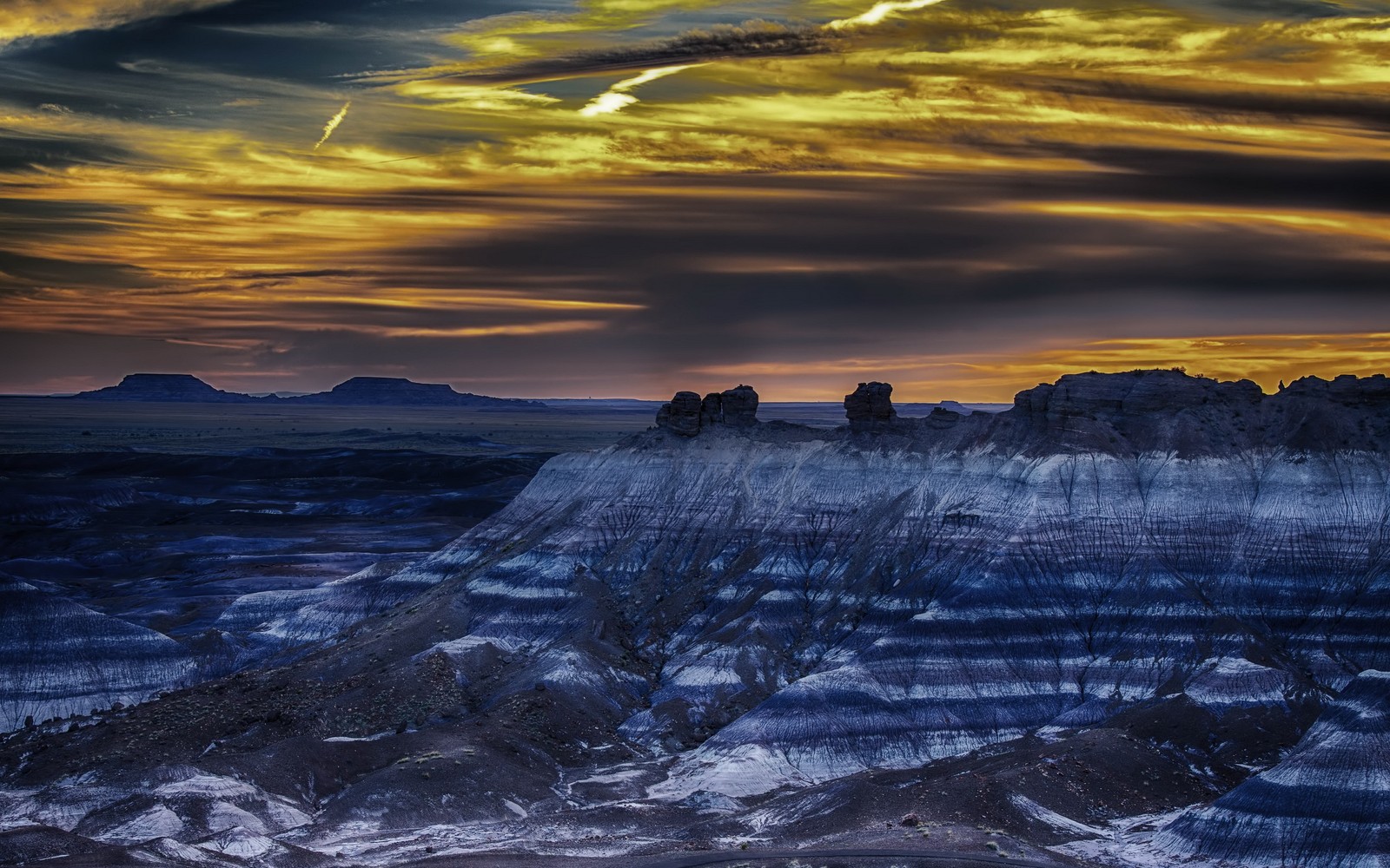 Arafed view of a desert landscape with a plane flying over it (horizon, morning, sunrise, sunset, dawn)