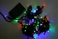 Bunte Weihnachtsgirlande mit LED-Lichtern