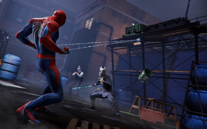 Человек-паук в костюме размахивает цепью в сцене (spider man, супергерой, pc game, приключенческая игра, игры)