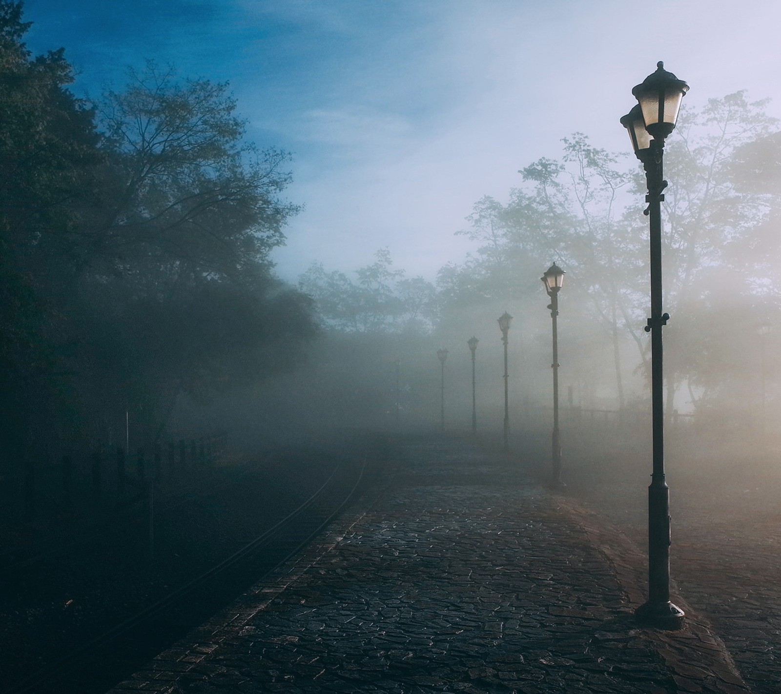 Lade lampe, post, straße, himmel Hintergrund herunter